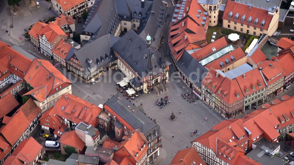 Luftbild Wernigerode - Gebäude der Stadtverwaltung - Rathaus am Marktplatz in Wernigerode im Bundesland Sachsen-Anhalt, Deutschland