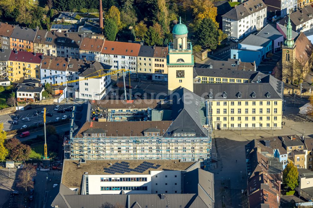 Luftaufnahme Witten - Gebäude der Stadtverwaltung - Rathaus am Marktplatz in Witten im Bundesland Nordrhein-Westfalen