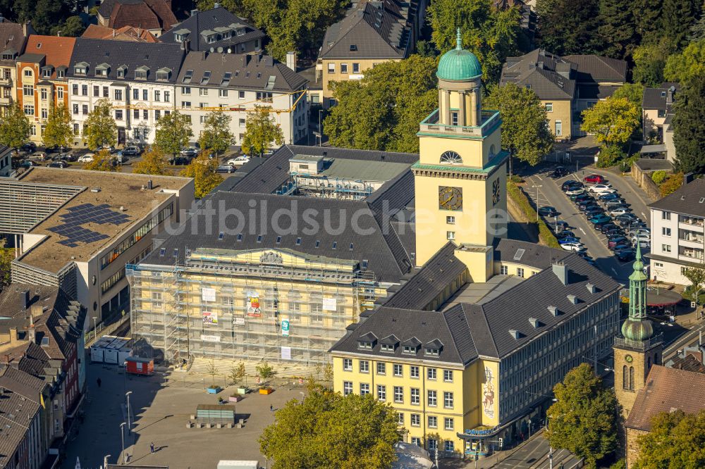 Luftaufnahme Witten - Gebäude der Stadtverwaltung - Rathaus am Marktplatz in Witten im Bundesland Nordrhein-Westfalen