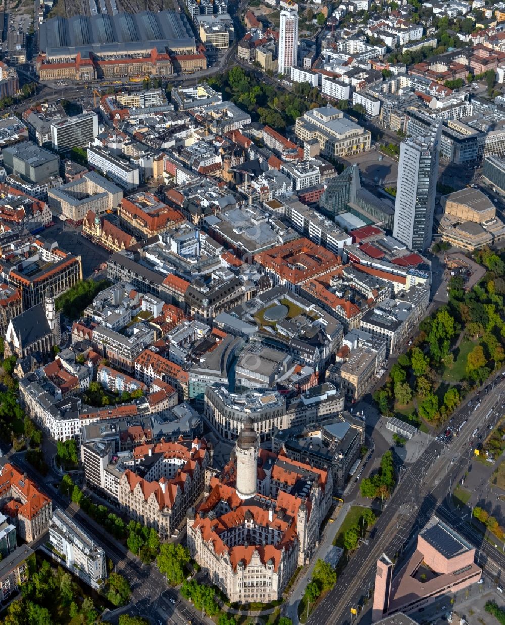 Leipzig aus der Vogelperspektive: Gebäude der Stadtverwaltung - Rathaus am Martin-Luther-Ring in Leipzig im Bundesland Sachsen