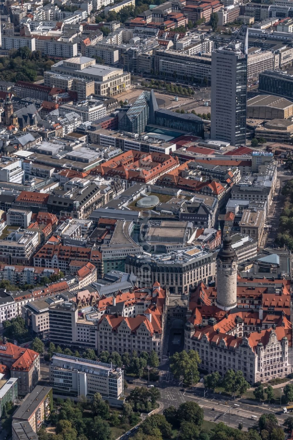 Luftaufnahme Leipzig - Gebäude der Stadtverwaltung - Rathaus am Martin-Luther-Ring in Leipzig im Bundesland Sachsen