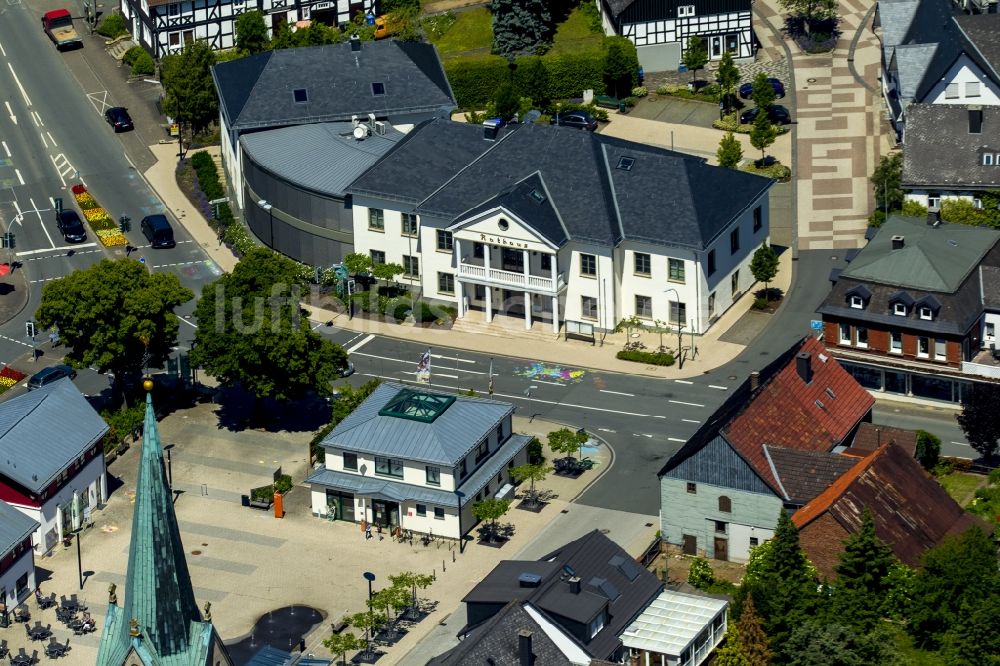 Luftaufnahme Medebach - Gebäude der Stadtverwaltung - Rathaus in Medebach im Bundesland Nordrhein-Westfalen