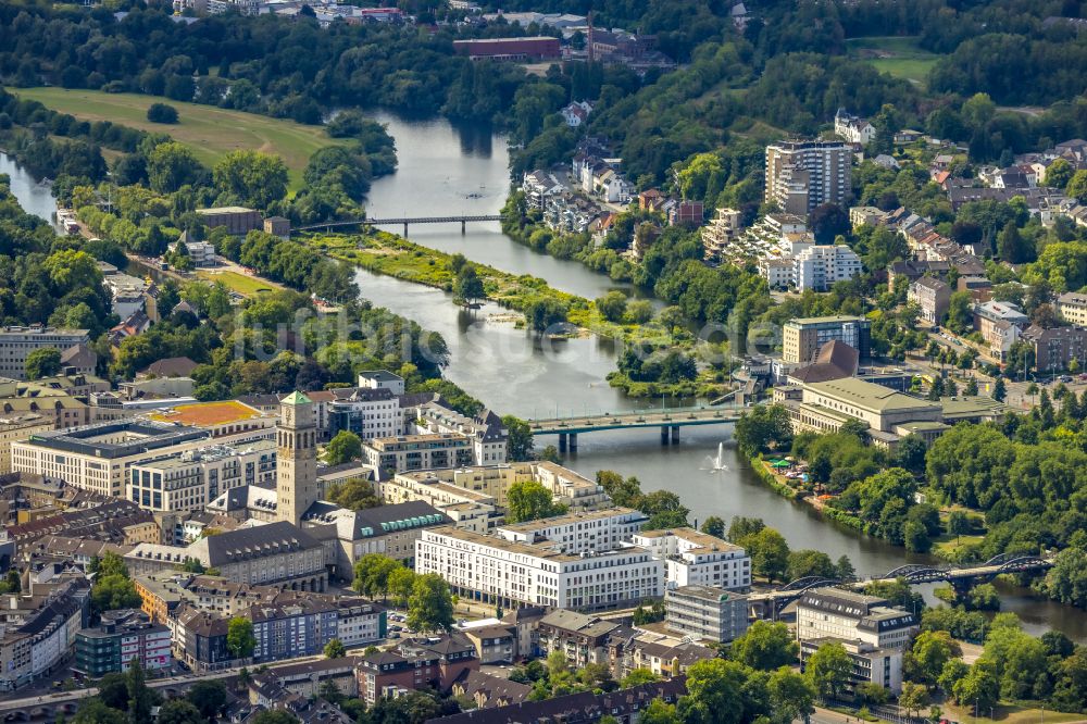 Mülheim an der Ruhr aus der Vogelperspektive: Gebäude der Stadtverwaltung - Rathaus in Mülheim an der Ruhr im Bundesland Nordrhein-Westfalen, Deutschland