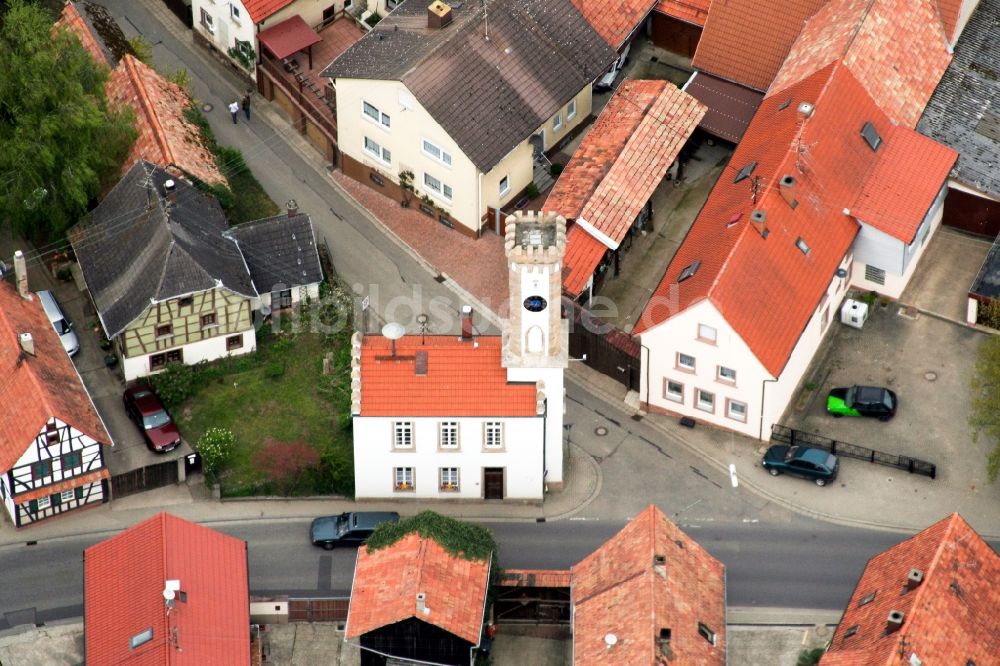 Luftaufnahme Oberhausen - Gebäude der Stadtverwaltung - Rathaus in Oberhausen im Bundesland Rheinland-Pfalz, Deutschland