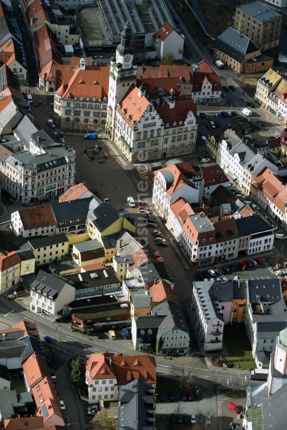 Döbeln aus der Vogelperspektive: Gebäude der Stadtverwaltung - Rathaus am Obermarkt in Döbeln im Bundesland Sachsen