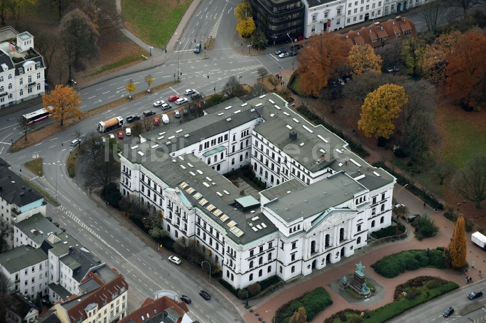 Hamburg aus der Vogelperspektive: Gebäude der Stadtverwaltung - Rathaus im Ortsteil Altona-Altstadt in Hamburg