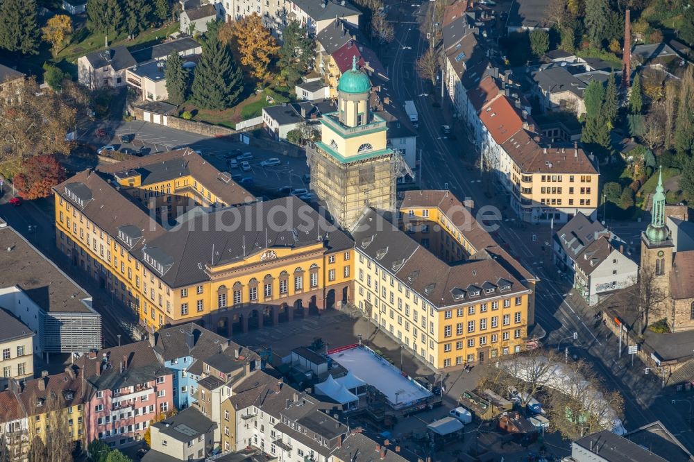 Witten von oben - Gebäude der Stadtverwaltung - Rathaus im Ortsteil Bommern in Witten im Bundesland Nordrhein-Westfalen