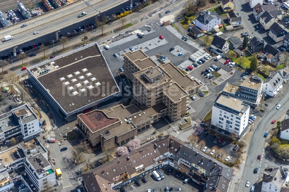 Siegen von oben - Gebäude der Stadtverwaltung - Rathaus im Ortsteil Geisweid in Siegen im Bundesland Nordrhein-Westfalen, Deutschland