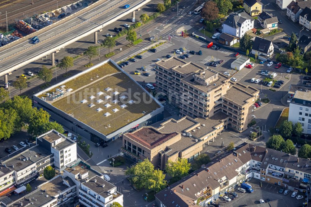 Siegen von oben - Gebäude der Stadtverwaltung - Rathaus im Ortsteil Geisweid in Siegen im Bundesland Nordrhein-Westfalen, Deutschland