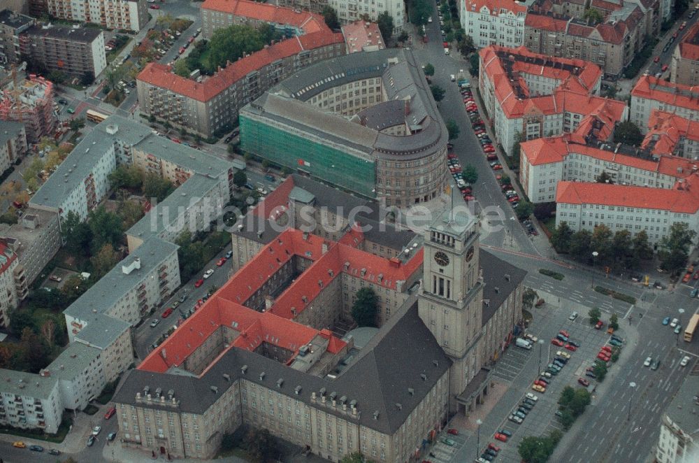 Berlin aus der Vogelperspektive: Gebäude der Stadtverwaltung - Rathaus im Ortsteil Schöneberg in Berlin