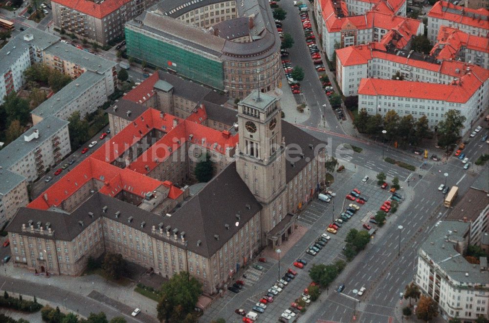 Luftbild Berlin - Gebäude der Stadtverwaltung - Rathaus im Ortsteil Schöneberg in Berlin