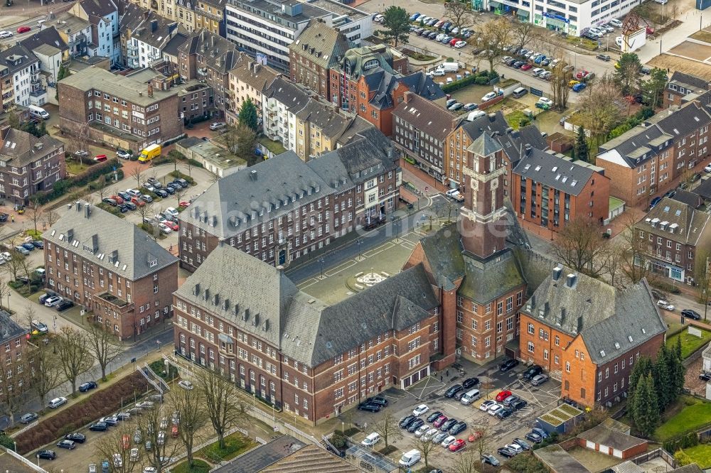 Bottrop von oben - Gebäude der Stadtverwaltung - Rathaus im Ortsteil Stadtmitte in Bottrop im Bundesland Nordrhein-Westfalen, Deutschland