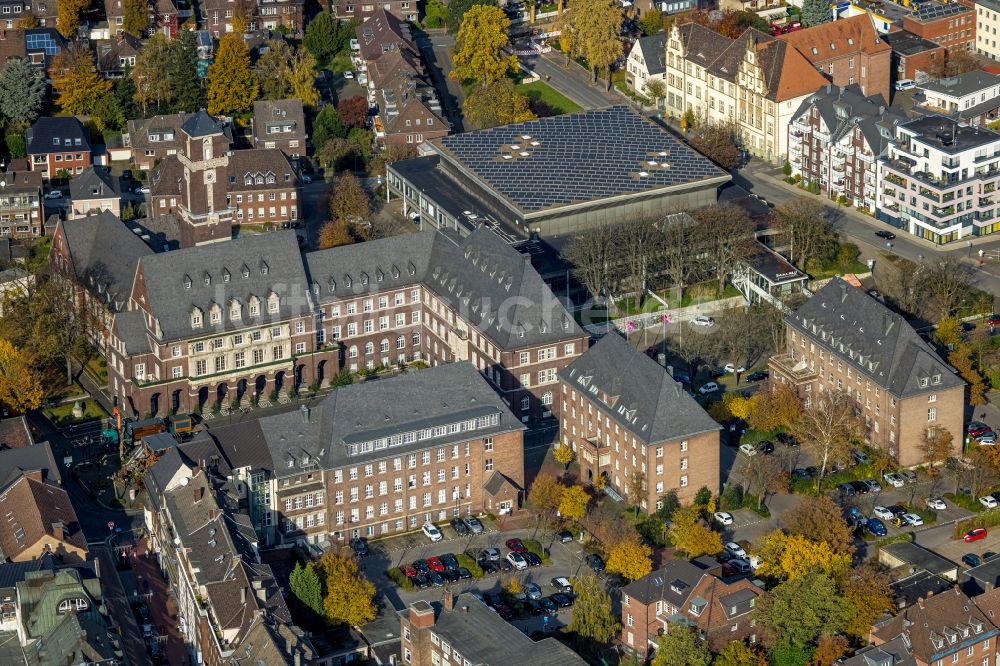 Bottrop von oben - Gebäude der Stadtverwaltung - Rathaus im Ortsteil Stadtmitte in Bottrop im Bundesland Nordrhein-Westfalen, Deutschland