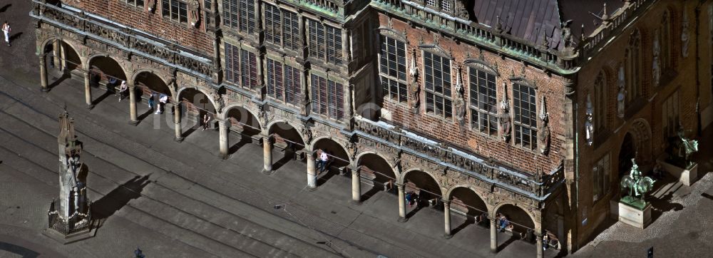 Bremen aus der Vogelperspektive: Gebäude der Stadtverwaltung - Rathaus am Platz Domshof in der Altstadt von Bremen