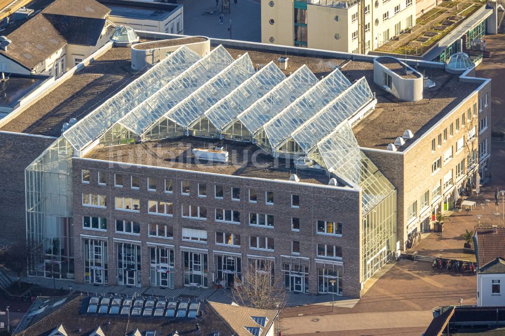 Luftaufnahme Unna - Gebäude der Stadtverwaltung - Rathaus am Rathausplatz - Katharinenplatz in Unna im Bundesland Nordrhein-Westfalen, Deutschland