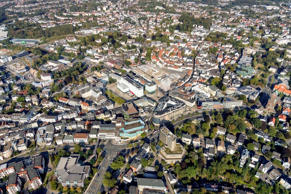 Luftaufnahme Lüdenscheid - Gebäude der Stadtverwaltung - Rathaus am Rathausplatz in Lüdenscheid im Bundesland Nordrhein-Westfalen, Deutschland