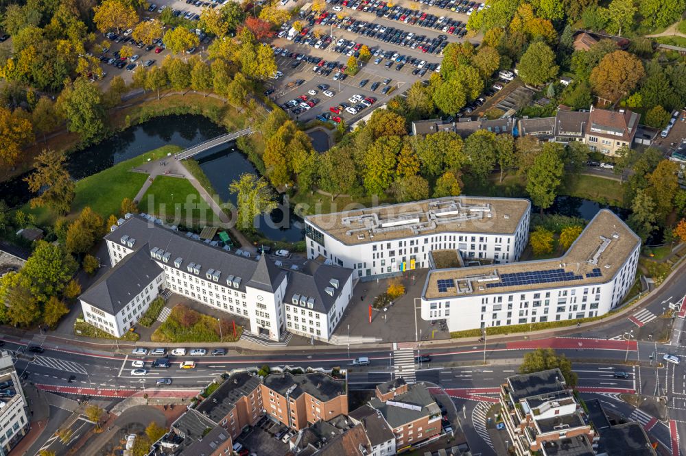 Moers aus der Vogelperspektive: Gebäude der Stadtverwaltung - Rathaus am Rathausplatz in Moers im Bundesland Nordrhein-Westfalen, Deutschland