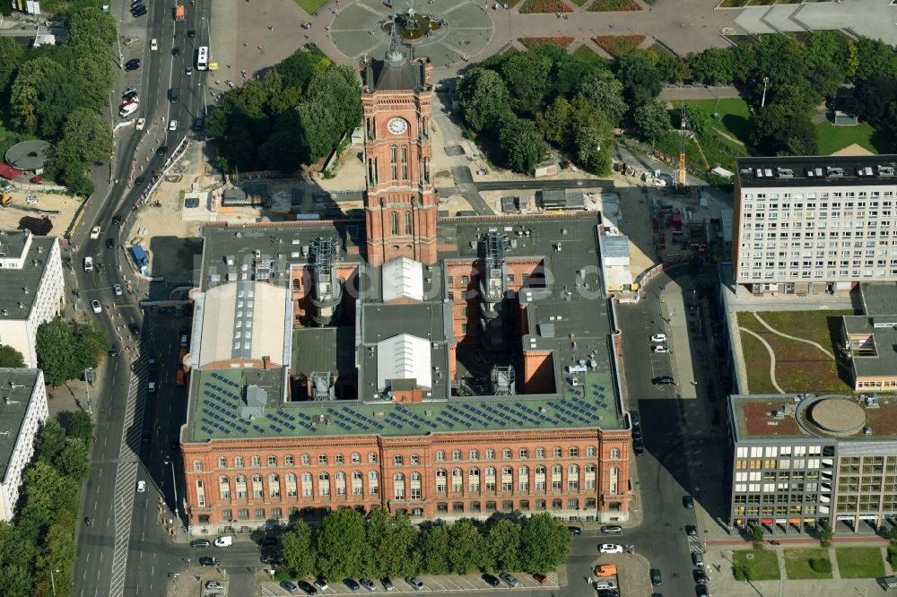 Berlin von oben - Gebäude der Stadtverwaltung - Rathaus Rotes Rathaus an der Rathausstraße im Ortsteil Mitte in Berlin, Deutschland