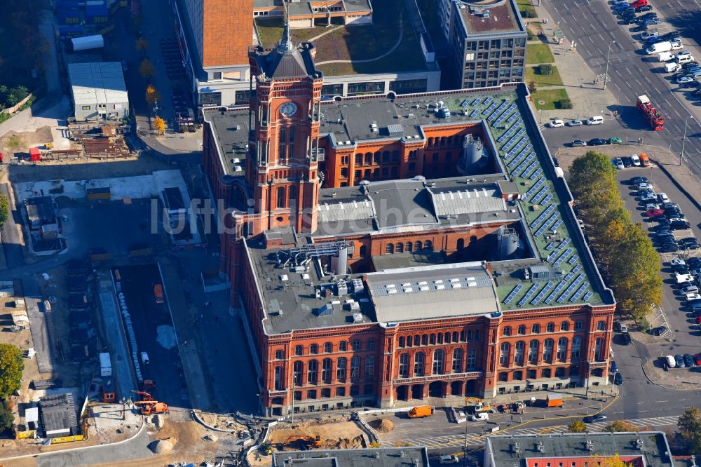 Berlin von oben - Gebäude der Stadtverwaltung - Rathaus Rotes Rathaus an der Rathausstraße im Ortsteil Mitte in Berlin, Deutschland