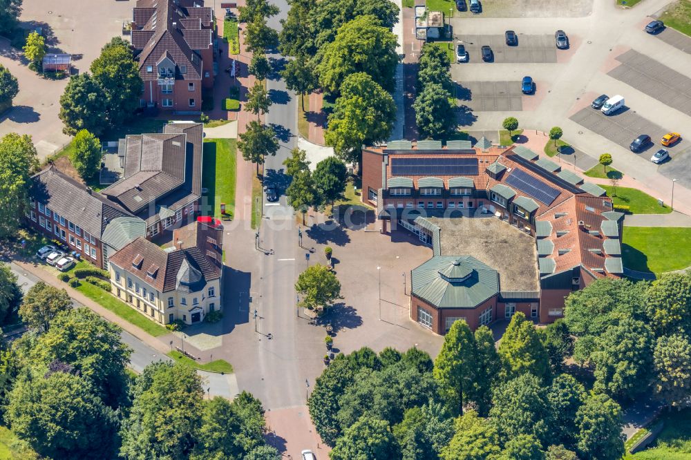 Schermbeck von oben - Gebäude der Stadtverwaltung - Rathaus in Schermbeck im Bundesland Nordrhein-Westfalen, Deutschland