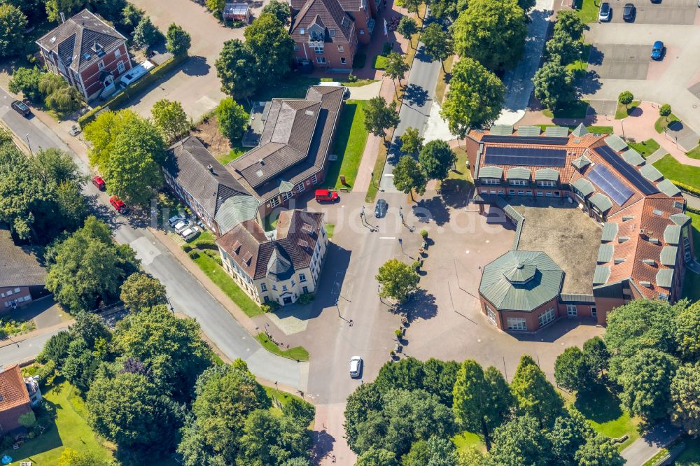 Schermbeck aus der Vogelperspektive: Gebäude der Stadtverwaltung - Rathaus in Schermbeck im Bundesland Nordrhein-Westfalen, Deutschland