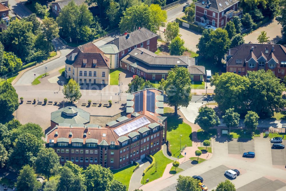 Luftbild Schermbeck - Gebäude der Stadtverwaltung - Rathaus in Schermbeck im Bundesland Nordrhein-Westfalen, Deutschland