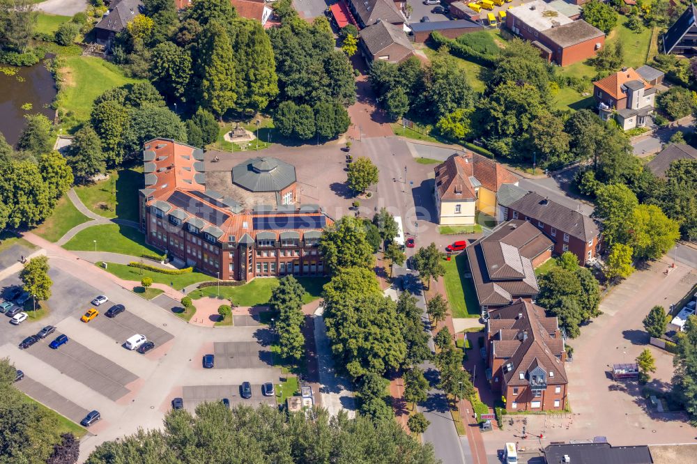 Schermbeck von oben - Gebäude der Stadtverwaltung - Rathaus in Schermbeck im Bundesland Nordrhein-Westfalen, Deutschland