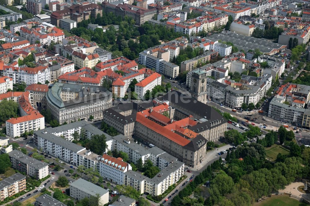 Luftaufnahme Berlin - Gebäude der Stadtverwaltung - Rathaus Schöneberg in Berlin