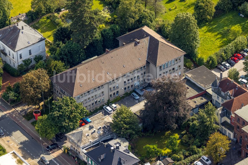 Schwelm aus der Vogelperspektive: Gebäude der Stadtverwaltung - Rathaus in Schwelm im Bundesland Nordrhein-Westfalen, Deutschland