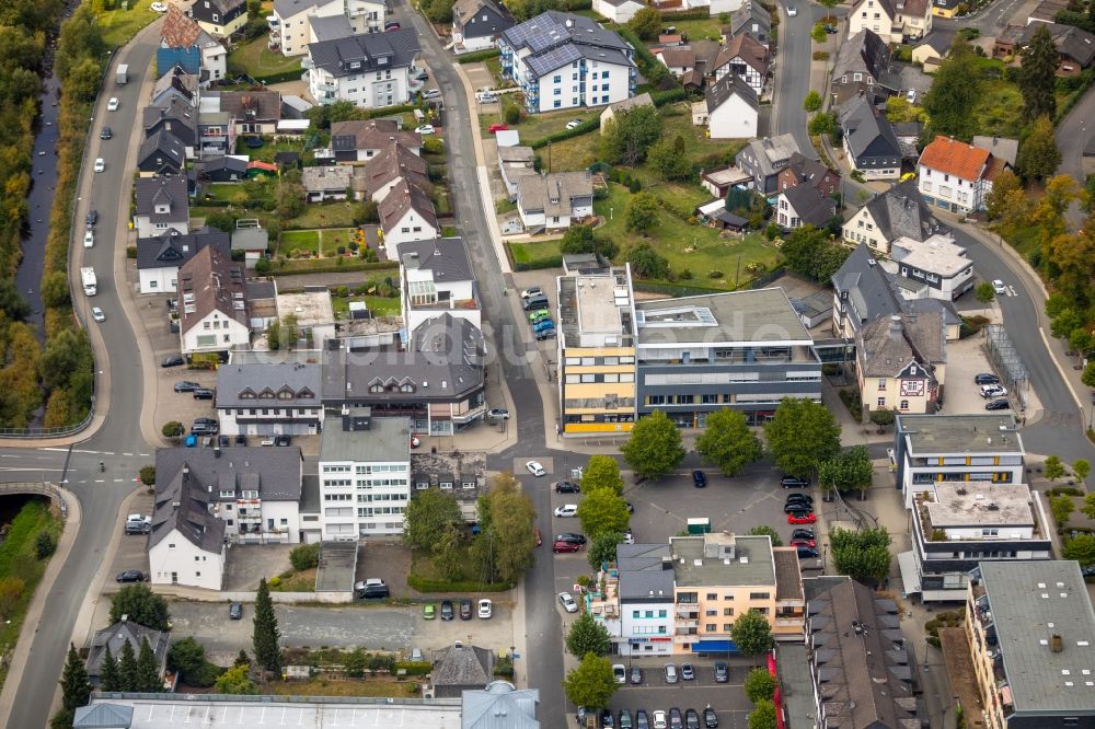 Luftaufnahme Netphen - Gebäude der Stadtverwaltung - Rathaus Stadt Netphen in Netphen im Bundesland Nordrhein-Westfalen, Deutschland