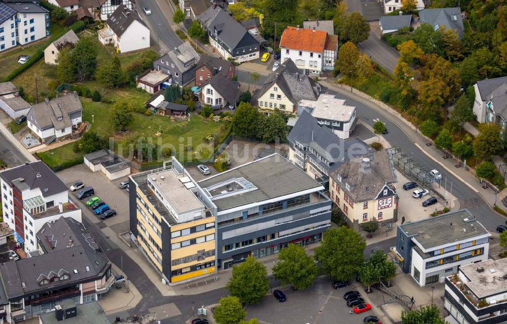 Netphen von oben - Gebäude der Stadtverwaltung - Rathaus Stadt Netphen in Netphen im Bundesland Nordrhein-Westfalen, Deutschland