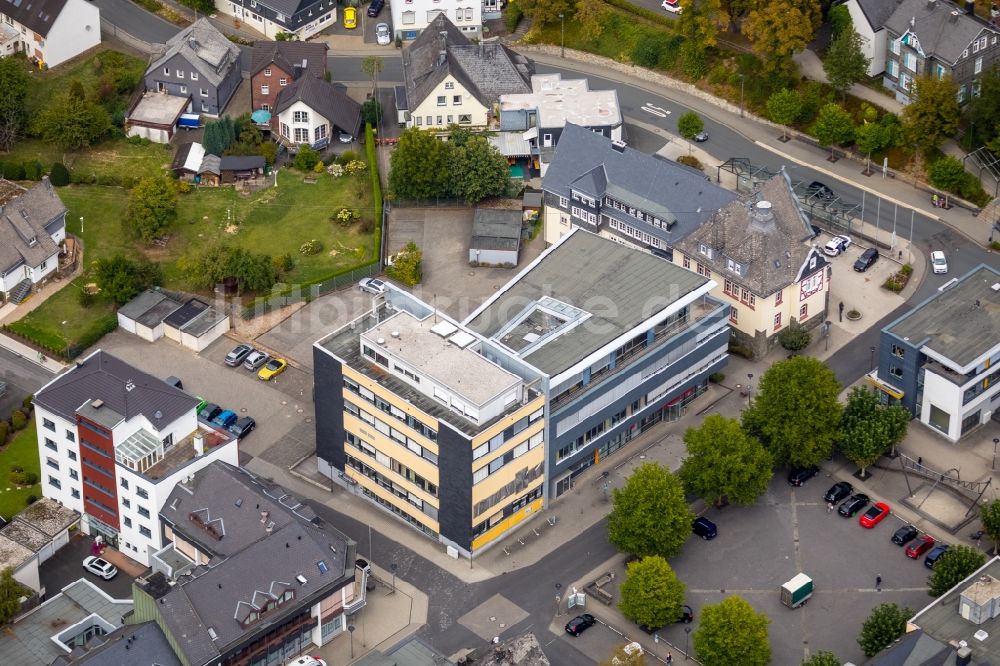 Netphen aus der Vogelperspektive: Gebäude der Stadtverwaltung - Rathaus Stadt Netphen in Netphen im Bundesland Nordrhein-Westfalen, Deutschland