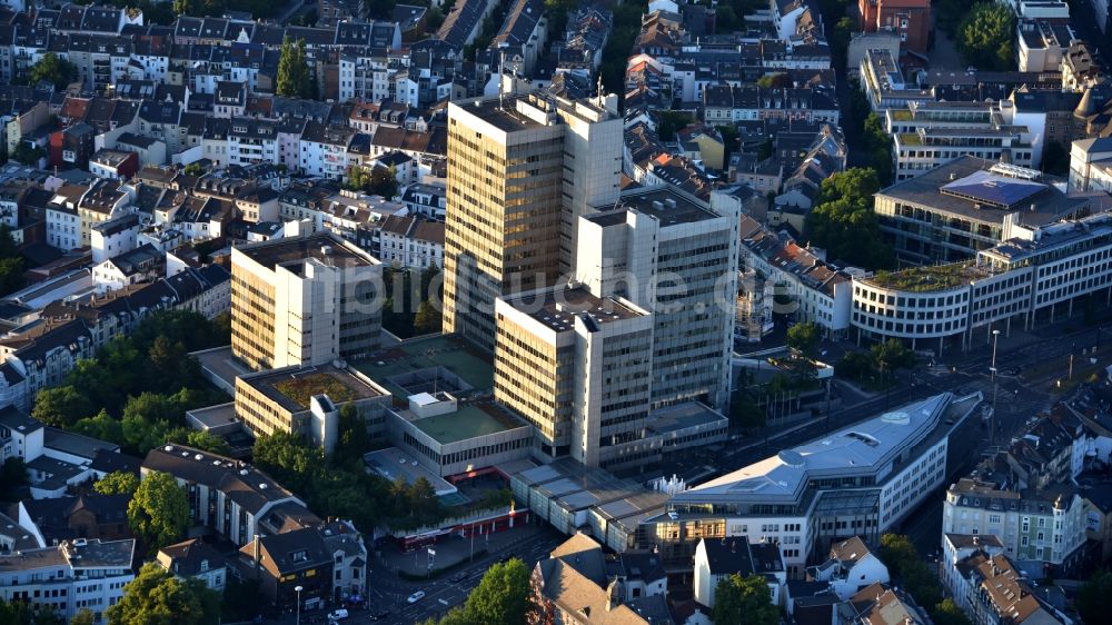 Luftaufnahme Bonn - Gebäude der Stadtverwaltung - Rathaus Stadthaus im Ortsteil Nordstadt in Bonn im Bundesland Nordrhein-Westfalen, Deutschland