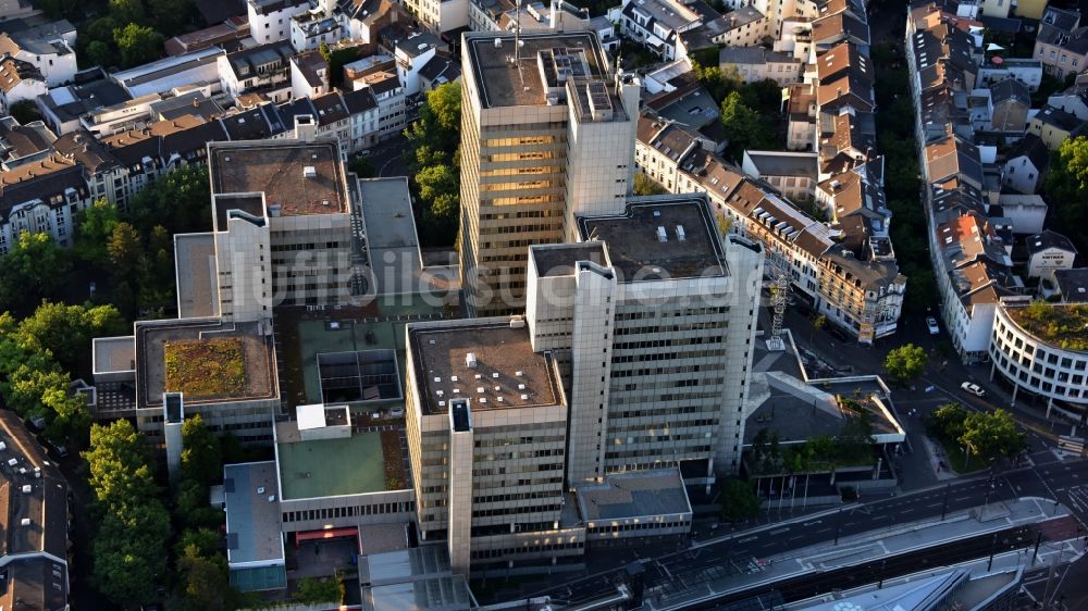 Bonn von oben - Gebäude der Stadtverwaltung - Rathaus Stadthaus im Ortsteil Nordstadt in Bonn im Bundesland Nordrhein-Westfalen, Deutschland