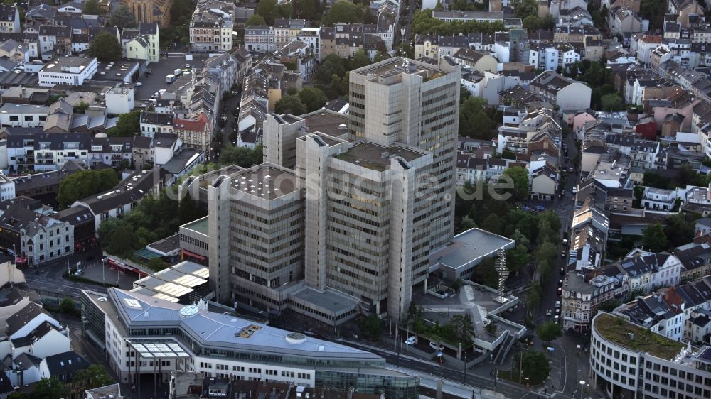 Luftaufnahme Bonn - Gebäude der Stadtverwaltung - Rathaus Stadthaus im Ortsteil Nordstadt in Bonn im Bundesland Nordrhein-Westfalen, Deutschland