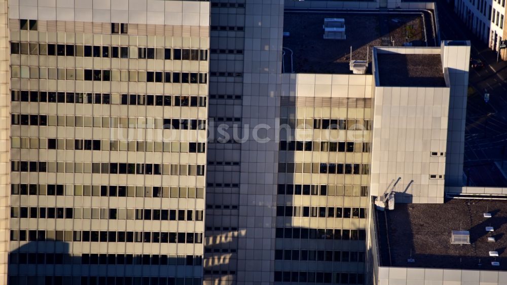 Luftaufnahme Bonn - Gebäude der Stadtverwaltung - Rathaus Stadthaus im Ortsteil Nordstadt in Bonn im Bundesland Nordrhein-Westfalen, Deutschland