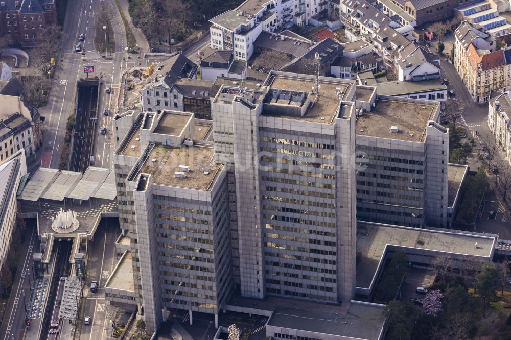 Bonn von oben - Gebäude der Stadtverwaltung - Rathaus Stadthaus im Ortsteil Nordstadt in Bonn im Bundesland Nordrhein-Westfalen, Deutschland