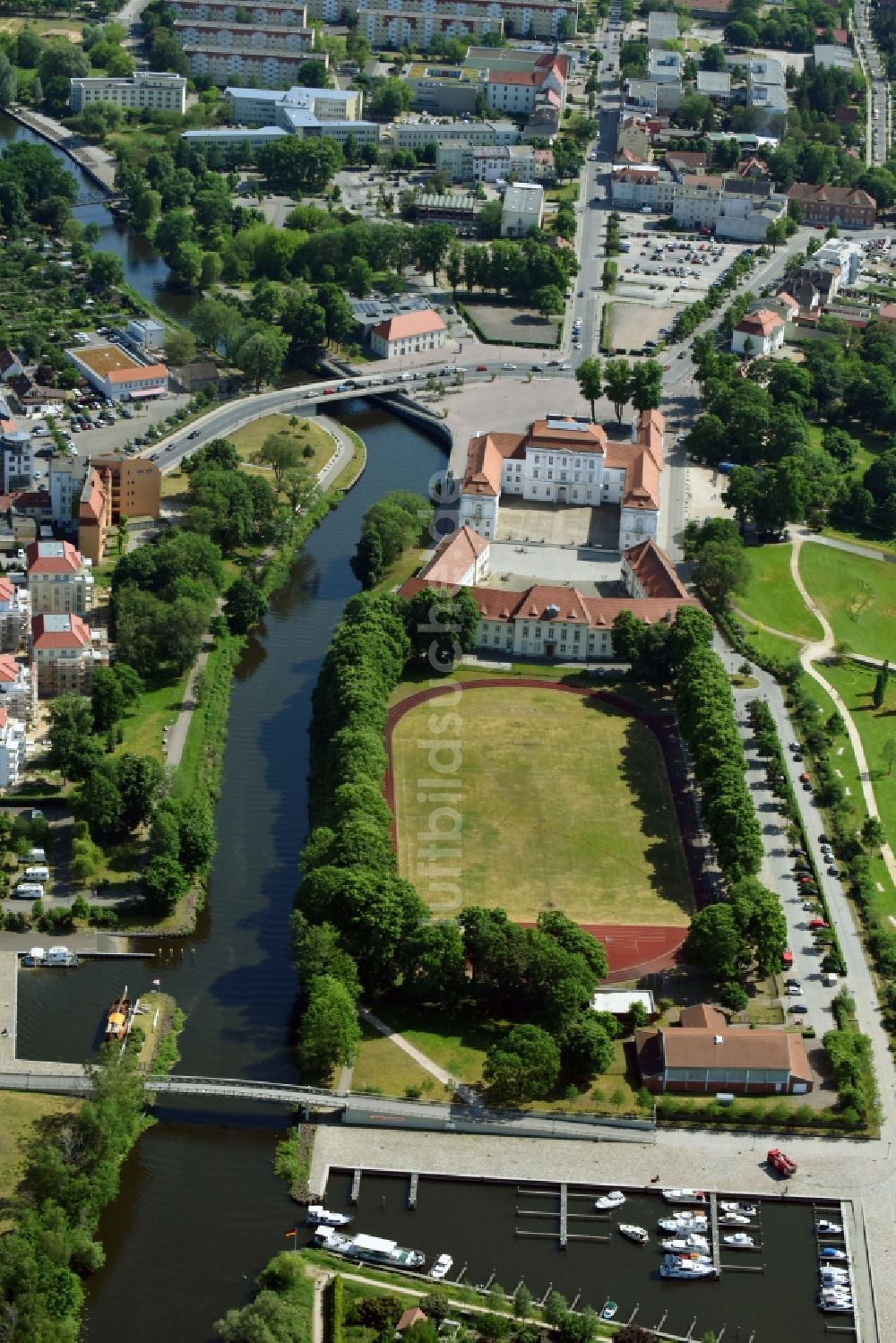 Oranienburg aus der Vogelperspektive: Gebäude der Stadtverwaltung - Rathaus - Stadtverwaltung Oranienburg am Schloßplatz in Oranienburg im Bundesland Brandenburg, Deutschland