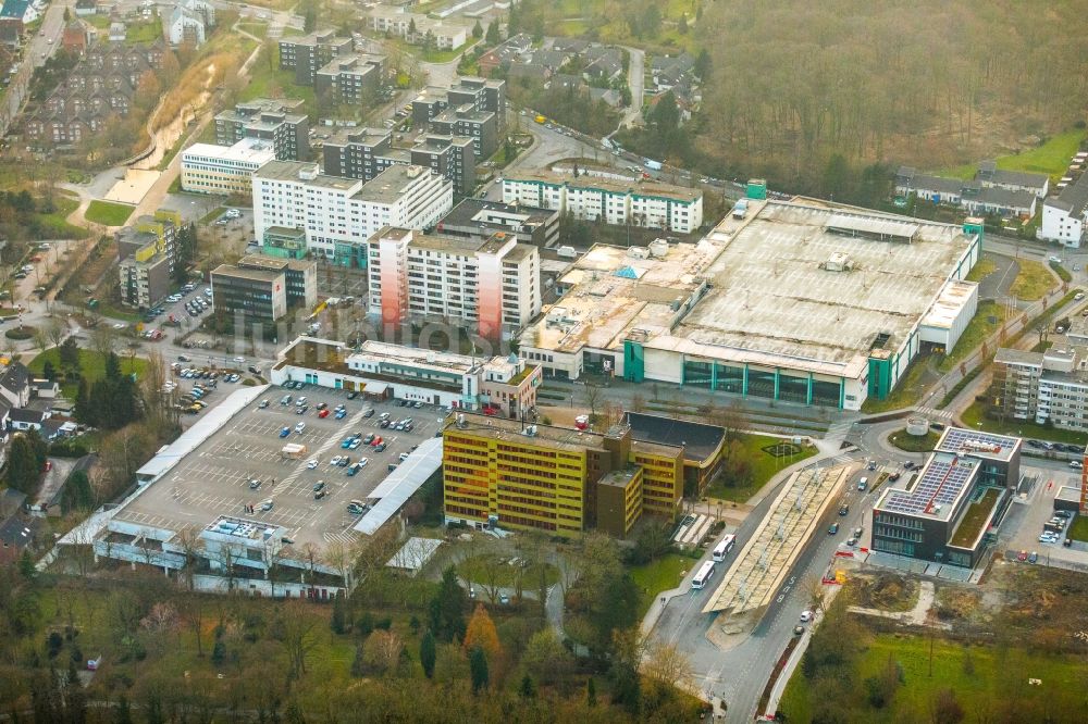 Luftaufnahme Bergkamen - Gebäude der Stadtverwaltung - Rathaus an der Tödinghauser Straße in Bergkamen im Bundesland Nordrhein-Westfalen, Deutschland