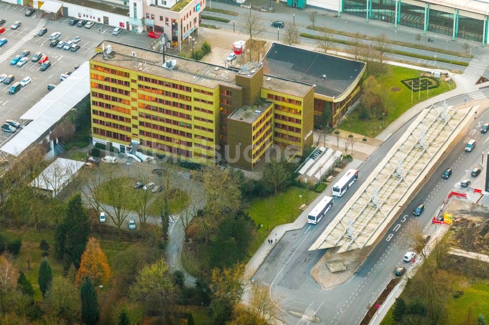 Bergkamen von oben - Gebäude der Stadtverwaltung - Rathaus an der Tödinghauser Straße in Bergkamen im Bundesland Nordrhein-Westfalen, Deutschland