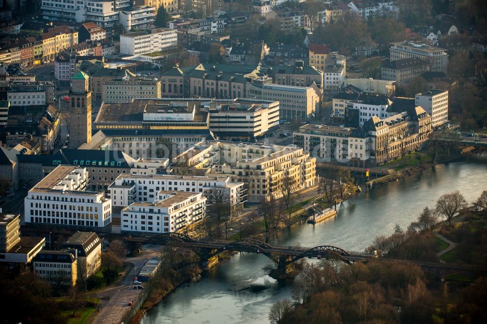 Mülheim an der Ruhr von oben - Gebäude der Stadtverwaltung - Rathaus am Ufer der Ruhr in Mülheim an der Ruhr im Bundesland Nordrhein-Westfalen