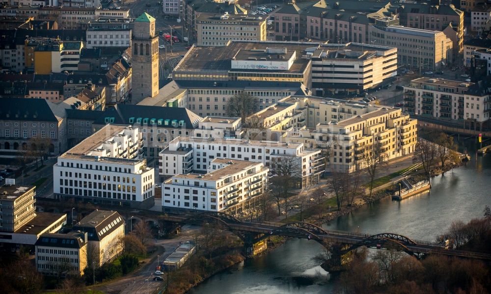 Mülheim an der Ruhr aus der Vogelperspektive: Gebäude der Stadtverwaltung - Rathaus am Ufer der Ruhr in Mülheim an der Ruhr im Bundesland Nordrhein-Westfalen