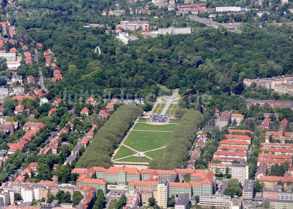 Szczecin aus der Vogelperspektive: Gebäude der Stadtverwaltung - Rathaus (Urz?d Miasta Szczecin) in Szczecin in Westpommern, Polen