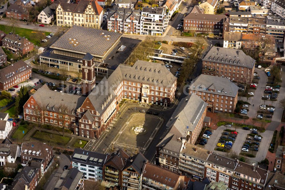 Luftbild Bottrop - Gebäude der Stadtverwaltung - Rathaus und Veranstaltungshalle Saalbau in Bottrop im Bundesland Nordrhein-Westfalen, Deutschland