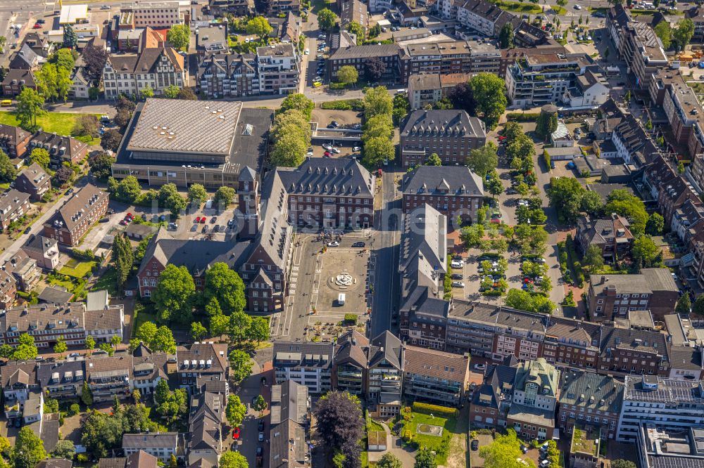 Luftbild Bottrop - Gebäude der Stadtverwaltung - Rathaus und Veranstaltungshalle Saalbau in Bottrop im Bundesland Nordrhein-Westfalen, Deutschland