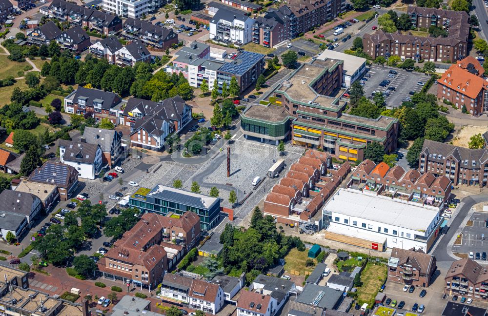 Voerde (Niederrhein) von oben - Gebäude der Stadtverwaltung - Rathaus in Voerde (Niederrhein) im Bundesland Nordrhein-Westfalen