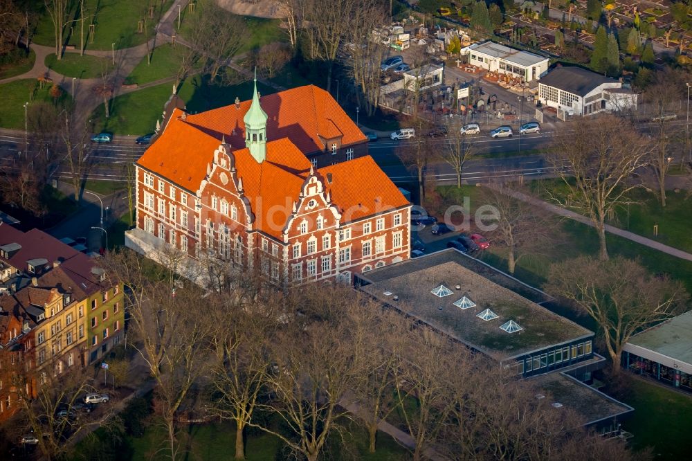 Herne aus der Vogelperspektive: Gebäude der Stadtverwaltung - Rathaus Wanne im Stadtteil Wanne-Eickel in Herne im Bundesland Nordrhein-Westfalen