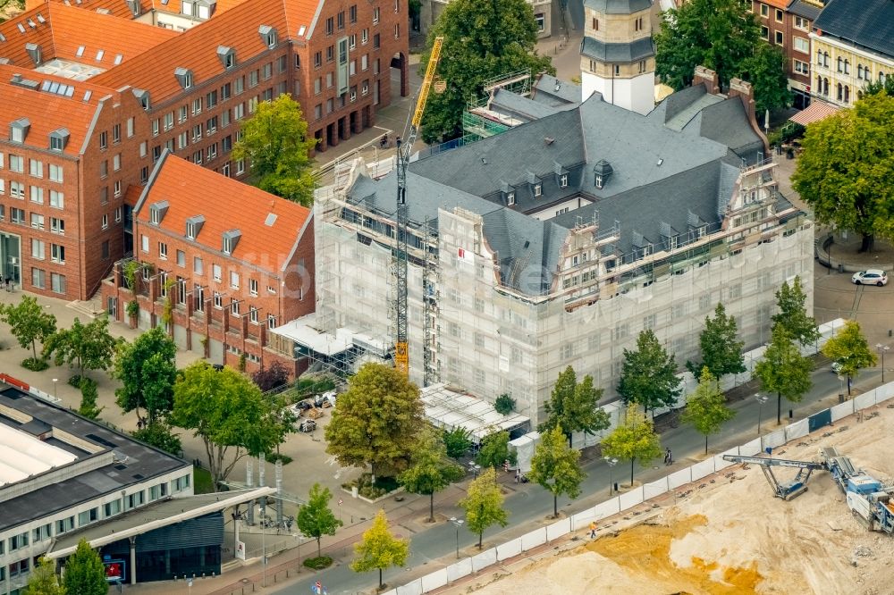 Luftbild Gladbeck - Gebäude der Stadtverwaltung - Rathaus während der Fassadenarbeiten am Willy Brandt Platz in Gladbeck im Bundesland Nordrhein-Westfalen