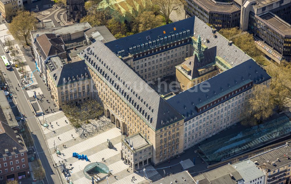 Luftaufnahme Bochum - Gebäude der Stadtverwaltung - Rathaus am Willy-Brandt-Platz in Bochum im Bundesland Nordrhein-Westfalen, Deutschland