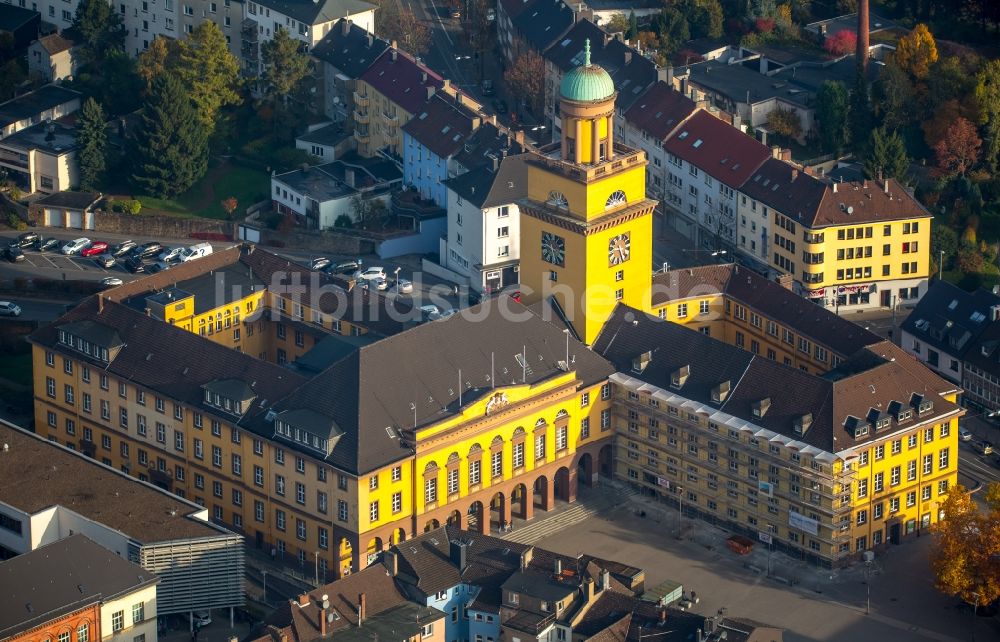 Luftaufnahme Witten - Gebäude der Stadtverwaltung - Wittener Rathaus am Rathausplatz in Witten im Bundesland Nordrhein-Westfalen